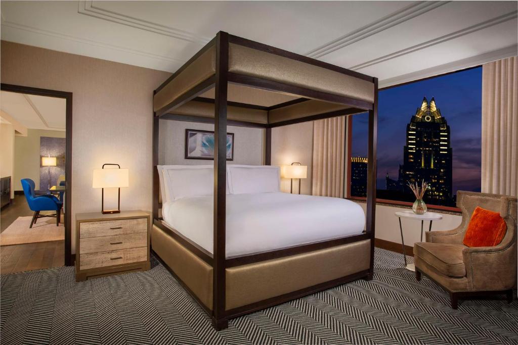 Postel nebo postele na pokoji v ubytování Hilton Austin
