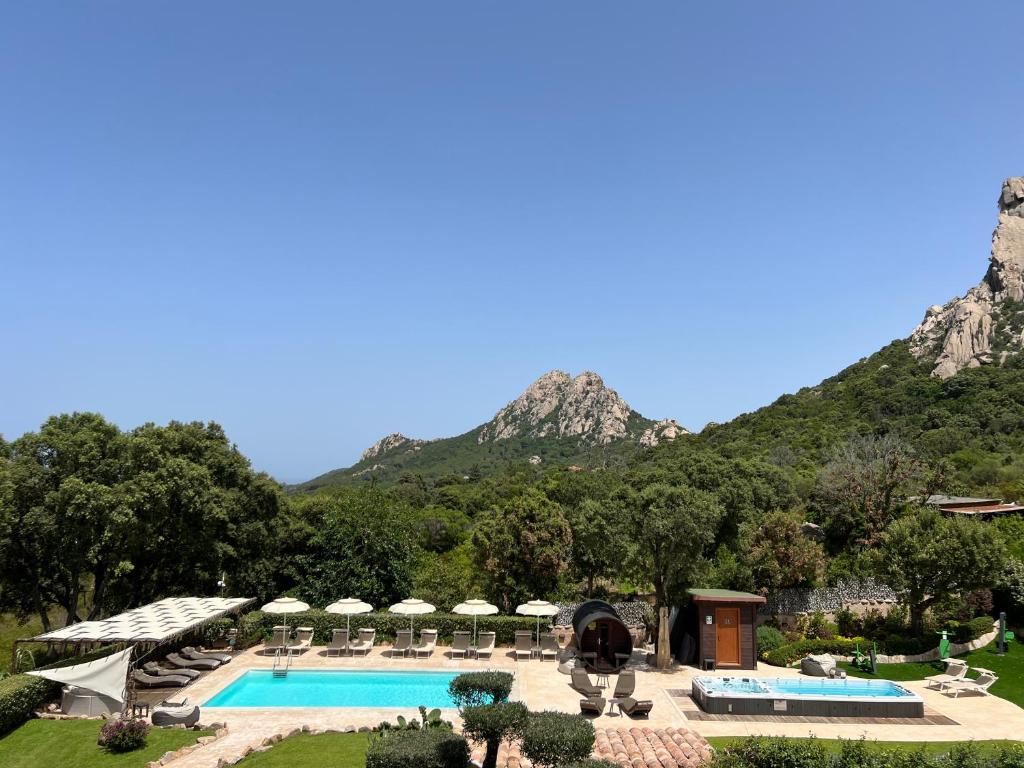 A general mountain view or a mountain view taken from the holiday home