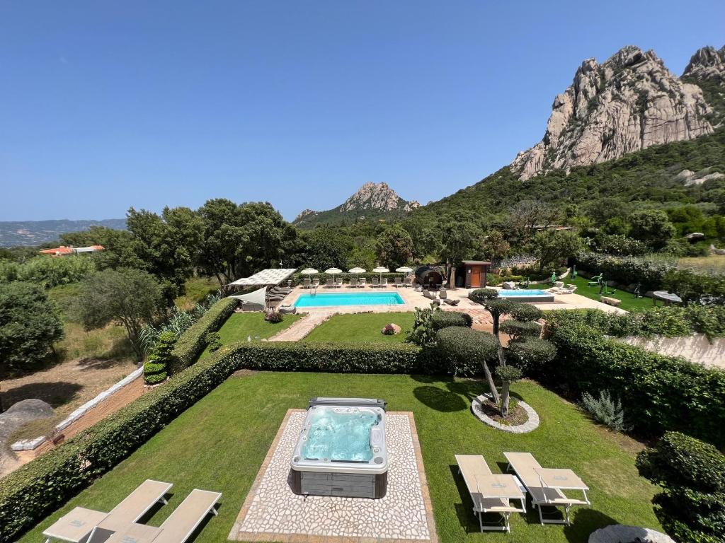A general mountain view or a mountain view taken from the holiday home