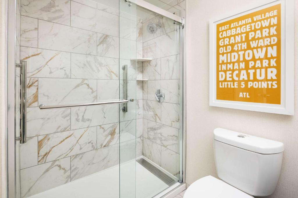 Embassy Suites by Hilton Atlanta Buckhead - King Room - Non-Smoking