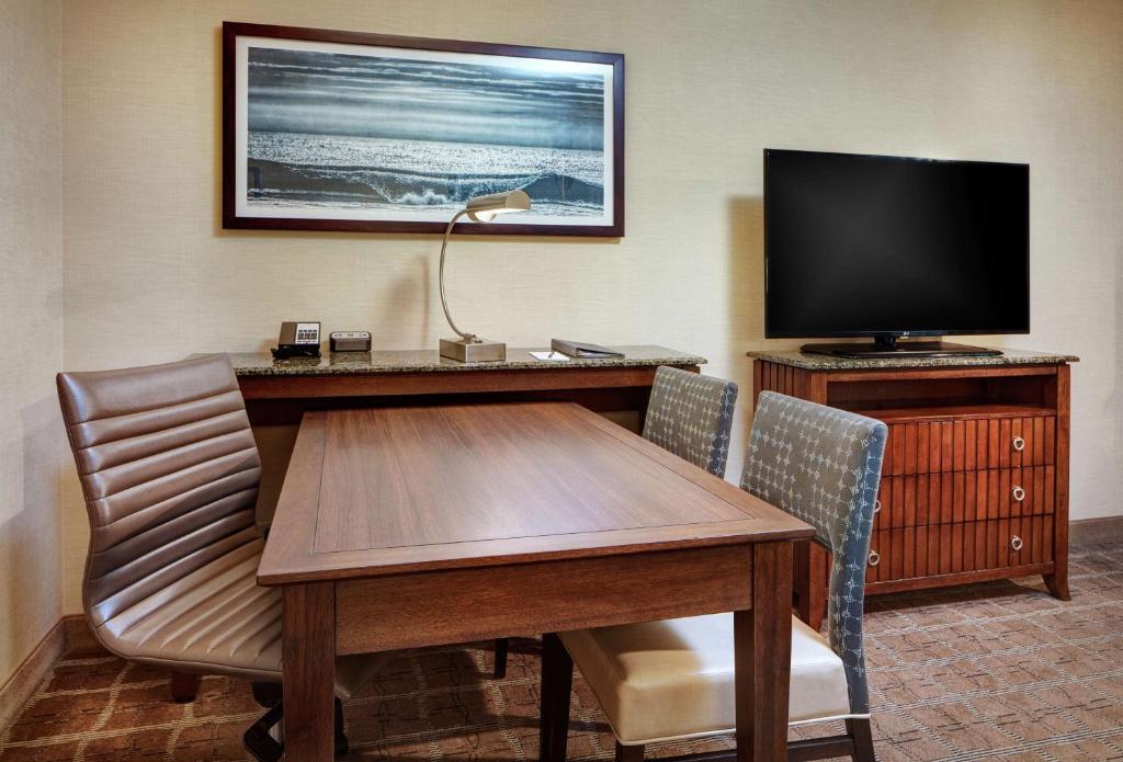 Embassy Suites by Hilton San Diego La Jolla photo