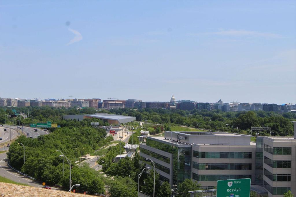DoubleTree by Hilton Washington DC – Crystal City - Two-Room Suite With One King Bed - Balcony