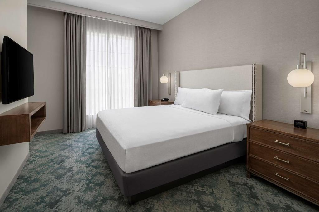 Embassy Suites by Hilton Charleston Harbor Mt. Pleasant - King Suite Van Twee Kamers