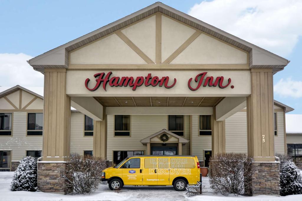 a yellow van parked in front of a hampton inn at Hampton Inn Bozeman in Bozeman