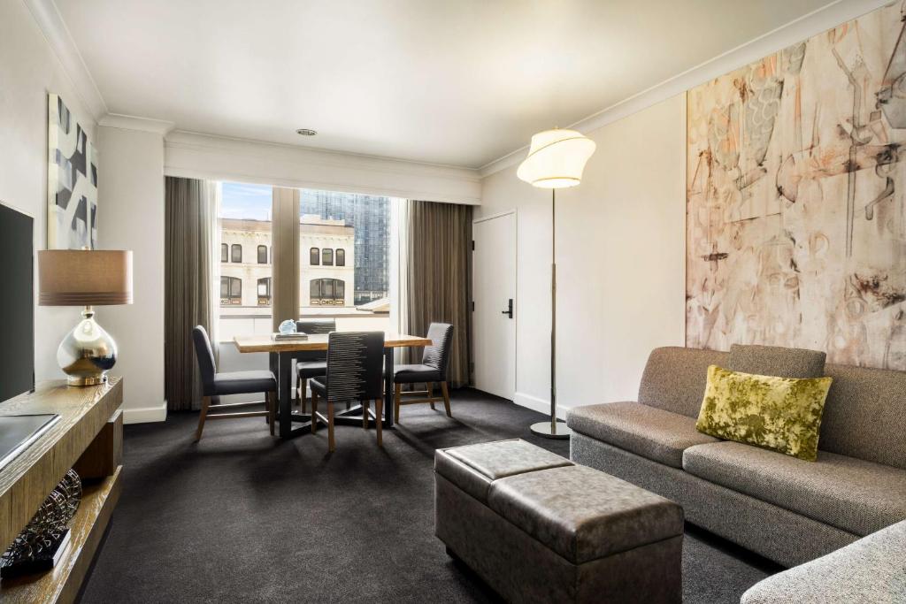 Posezení v ubytování Hilton Motif Seattle