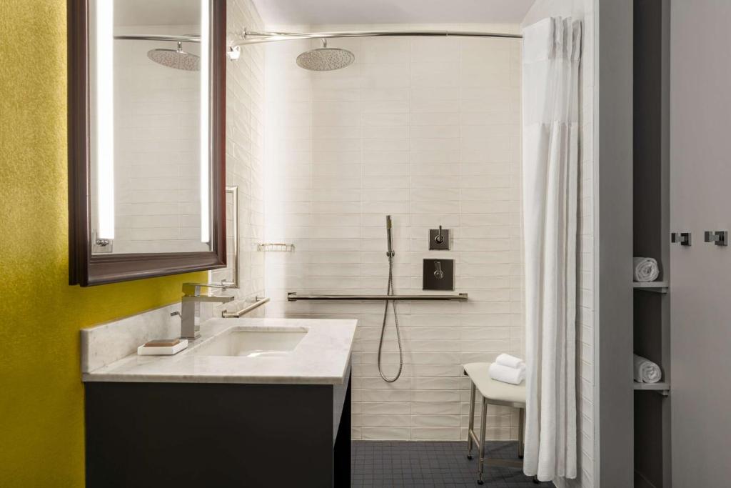 Hilton Motif Seattle - 