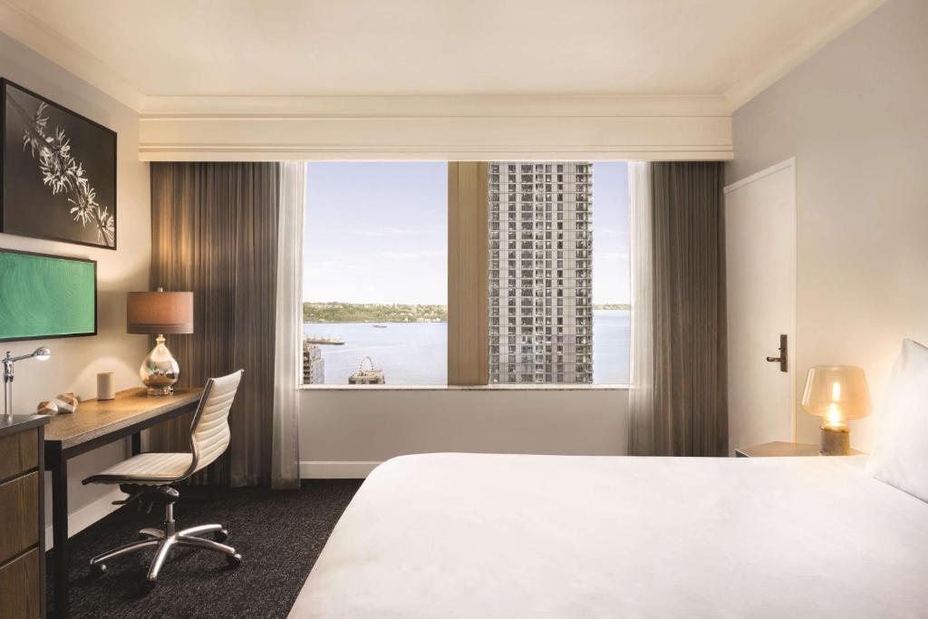 Hilton Motif Seattle - King Room With Skyline View