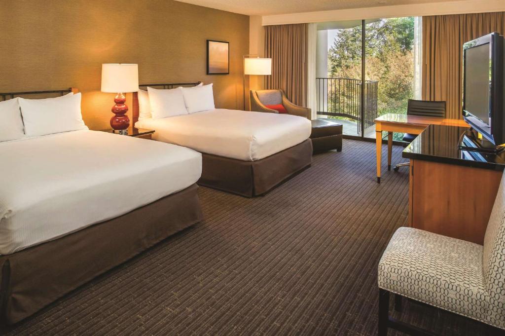 DoubleTree by Hilton Seattle Airport - 