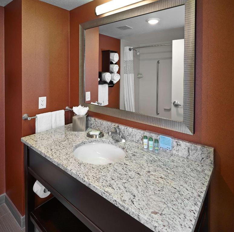 Hampton Inn by Hilton Calgary Airport North - Resim 17