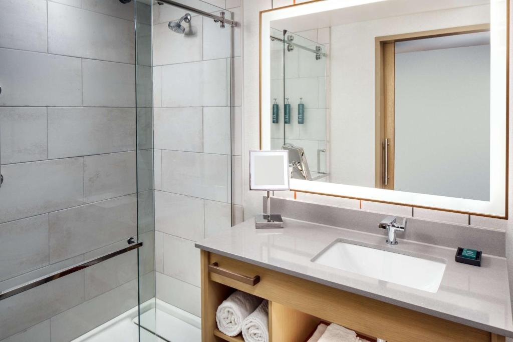Hilton Columbus Downtown - Kral Manzaralı Oda - İşitme Engelli