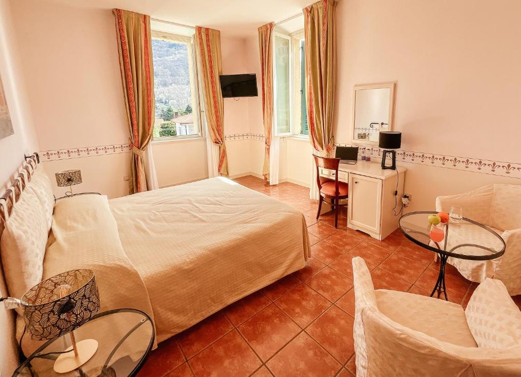 Łóżko lub łóżka w pokoju w obiekcie Caroline Hotel