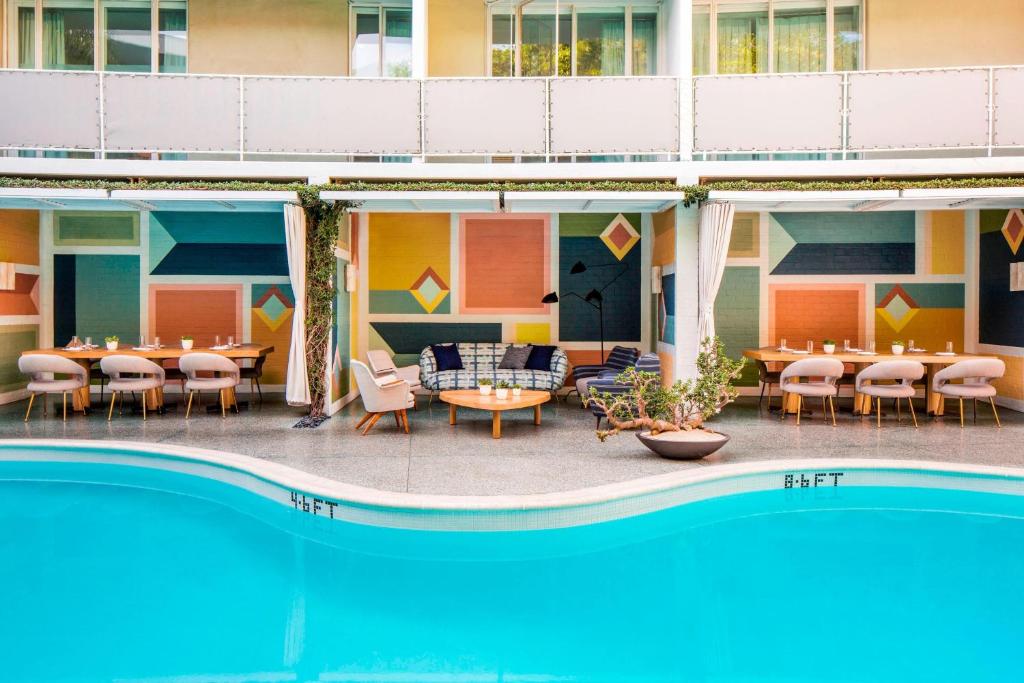 Bazén v ubytování Avalon Hotel Beverly Hills, a Member of Design Hotels nebo v jeho okolí