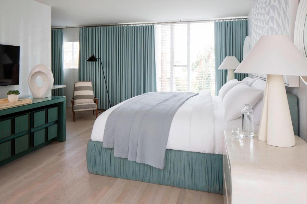 Avalon Hotel Beverly Hills, a Member of Design Hotels - Junior King Suite