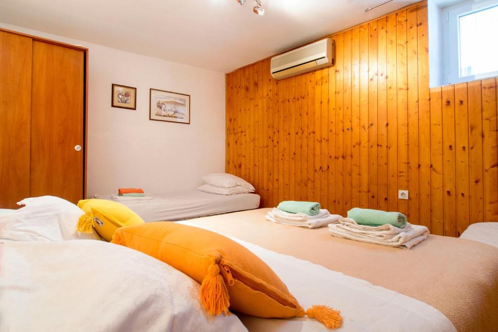 Postel nebo postele na pokoji v ubytování Split Accommodation