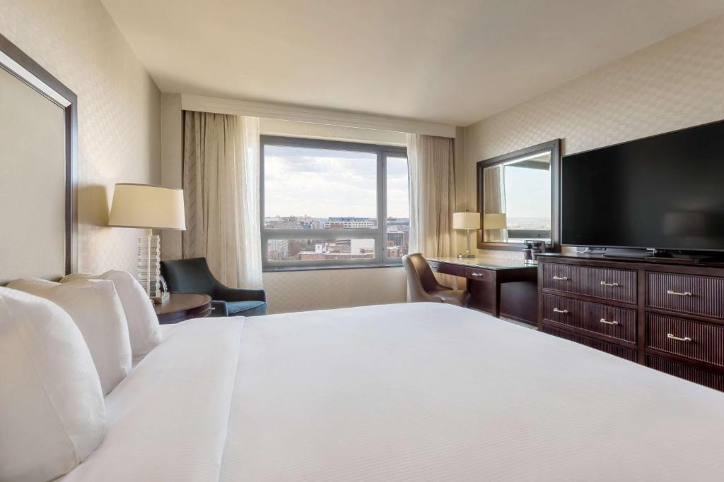 Washington Hilton - Corner King Room With View