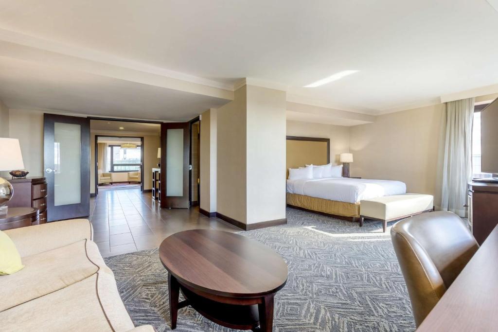 Postel nebo postele na pokoji v ubytování Washington Hilton
