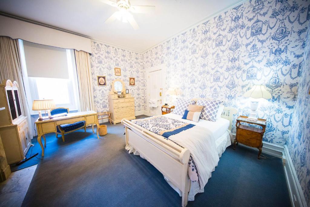 Postel nebo postele na pokoji v ubytování La Reserve Bed and Breakfast