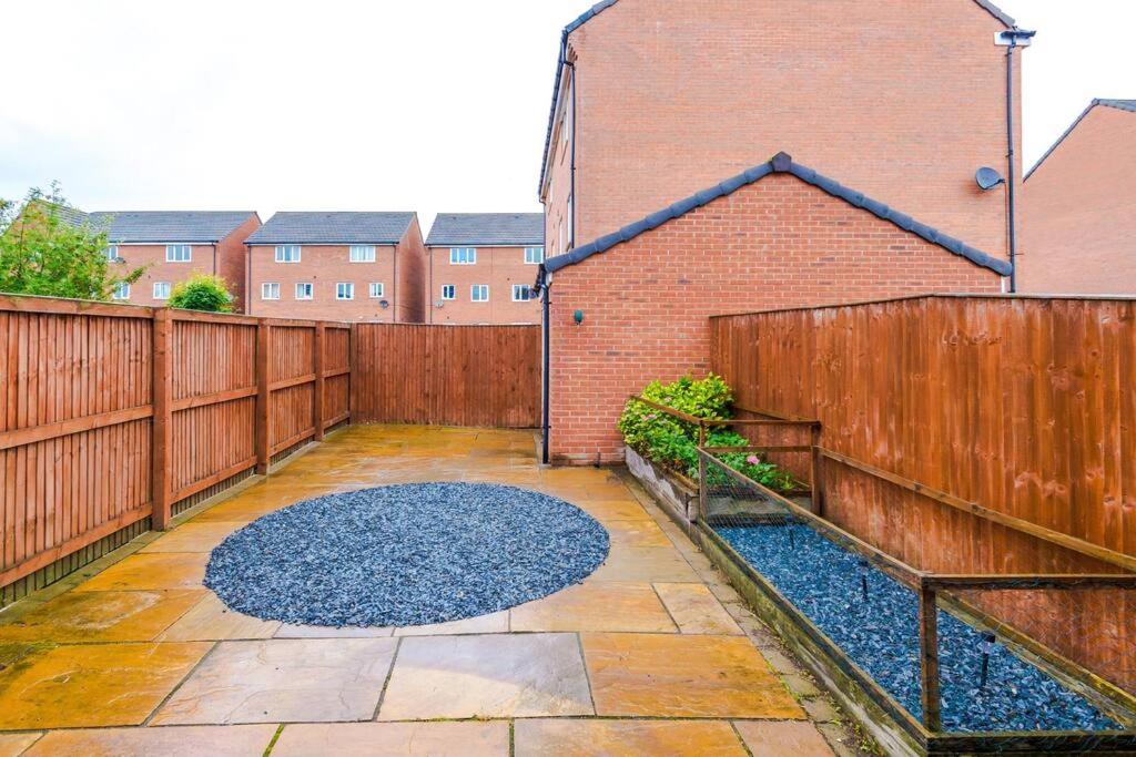 Fotografie z fotogalerie ubytování Luxury Large Leeds 10bed 2.5bath Modern House Free Parking v destinaci Robin Hood