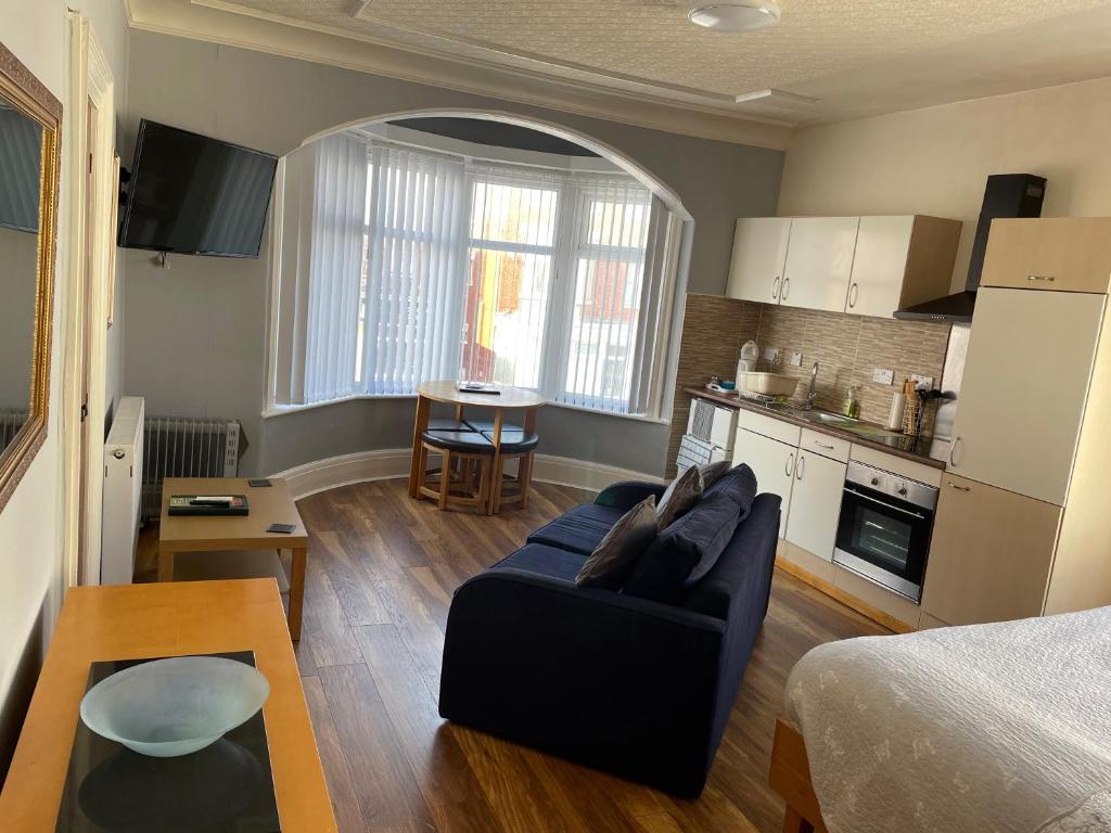 Kuchyň nebo kuchyňský kout v ubytování San Remo Apartments Blackpool