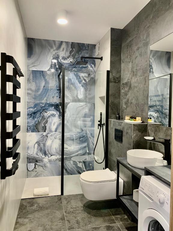 Koupelna v ubytování REMAR - Apartamenty z widokiem na Jezioro Biale
