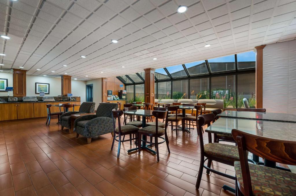 Best Western Detroit Livonia photo