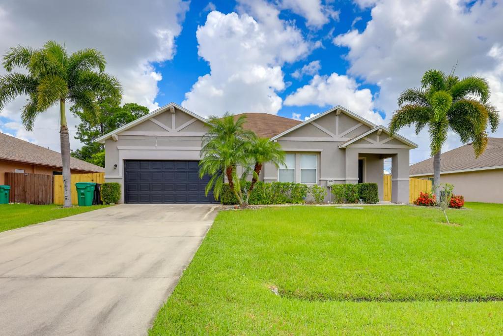 Sunny Port St Lucie Home with Yard and Grill!, Port Saint Lucie