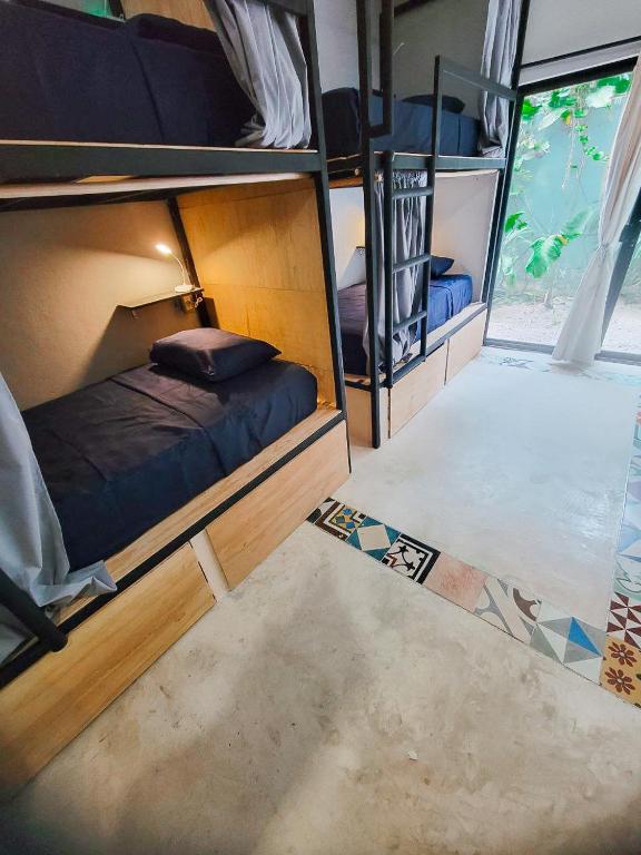 Postel nebo postele na pokoji v ubytování Maui Hostels Tulum