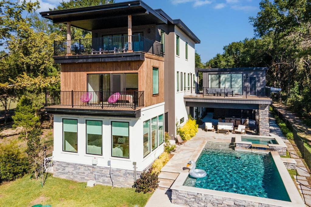 Benjamin Manor in Cedar Creek Lake, Malakoff (updated prices 2024)