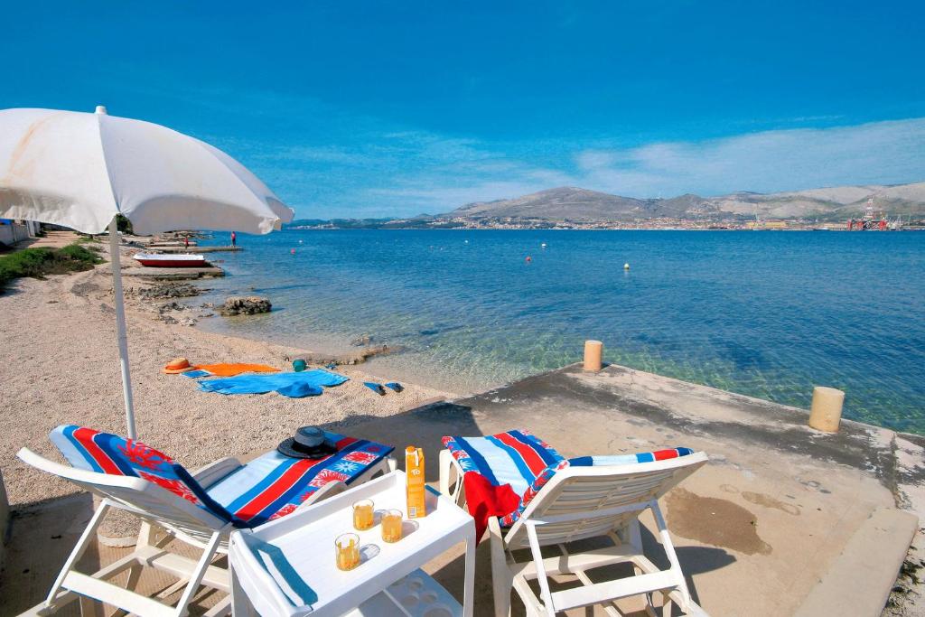 Fotografia z galérie ubytovania Family friendly apartments with a swimming pool Okrug Gornji, Ciovo - 10401 v Trogiri