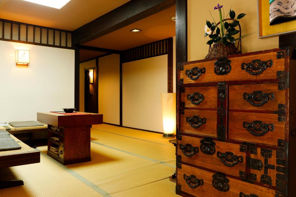 Posezení v ubytování Yoshii Ryokan
