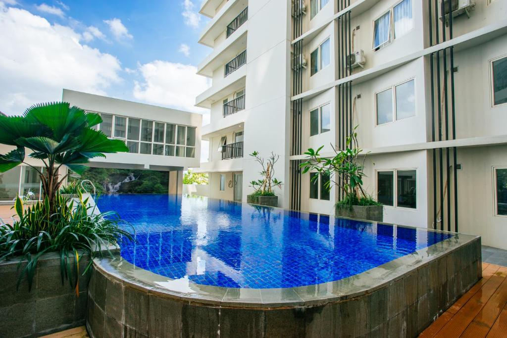 a swimming pool in the middle of a building at Padina Soho And Residence in Kebonbesar