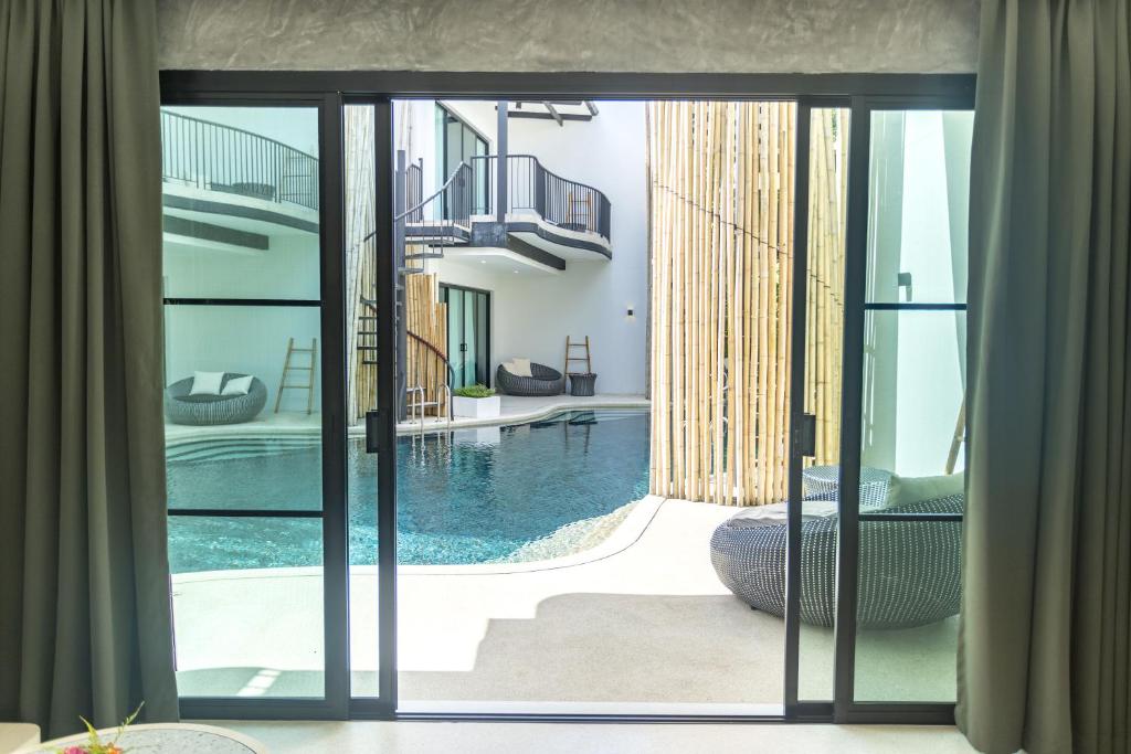 
Pool Access Suite ( Adult only)
