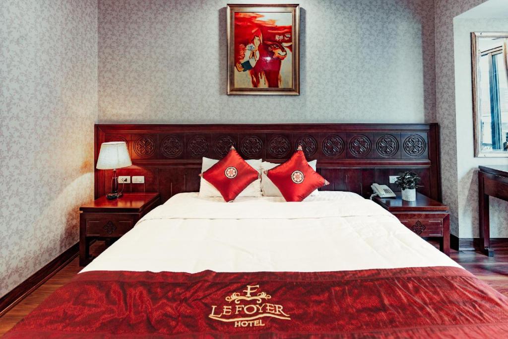 Postel nebo postele na pokoji v ubytování Lefoyer Hotel
