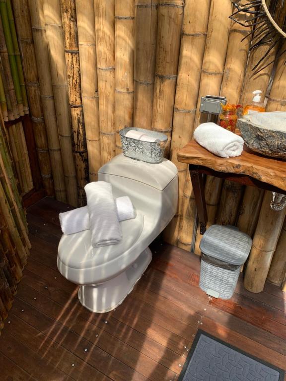Bagno di Happy Glamping Quindio - Tipo Domo Traslúcido