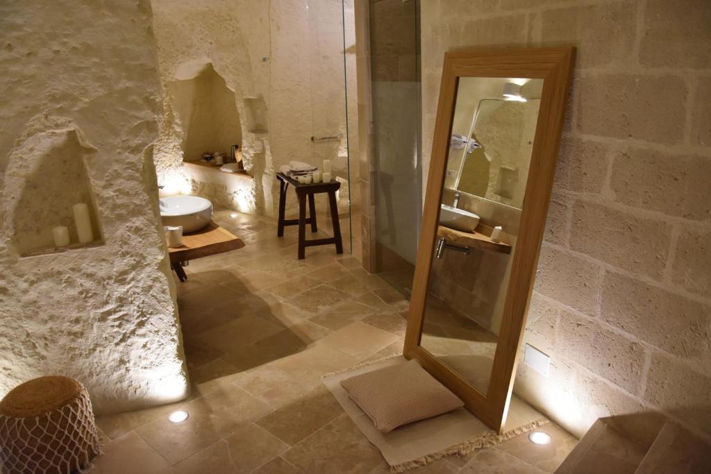 a bathroom with a mirror and a sink at Il Belvedere in Matera