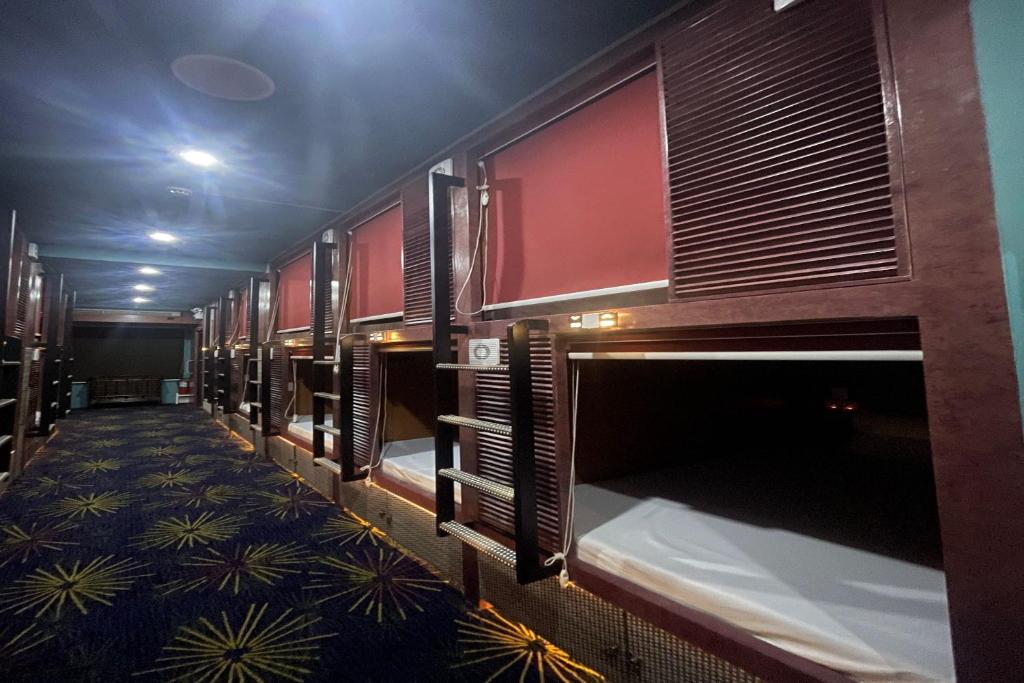 Letto o letti in una camera di Attic Capsule Hotel