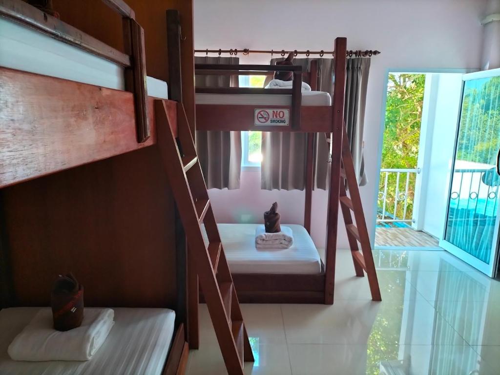 Postel nebo postele na pokoji v ubytování Phangan Barsay Hostel