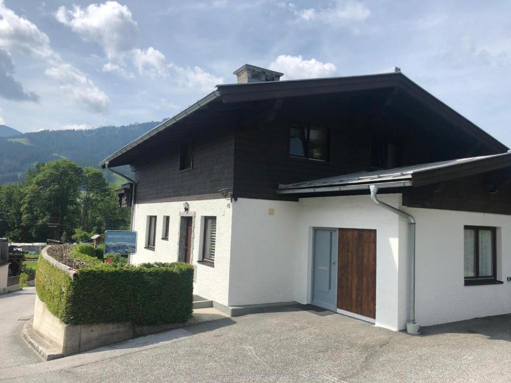 a black and white house with a garage at Huis Fitaniki in Leogang
