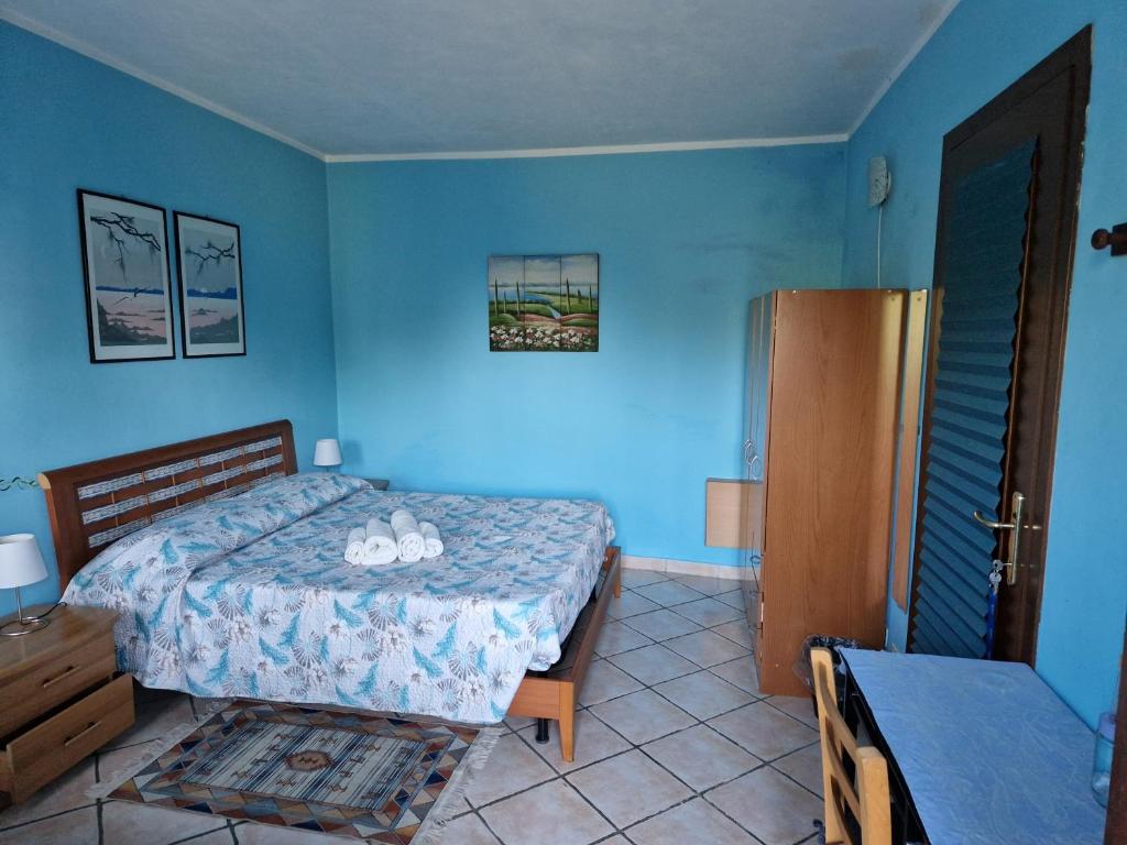 A bed or beds in a room at Casa Omnia B&B