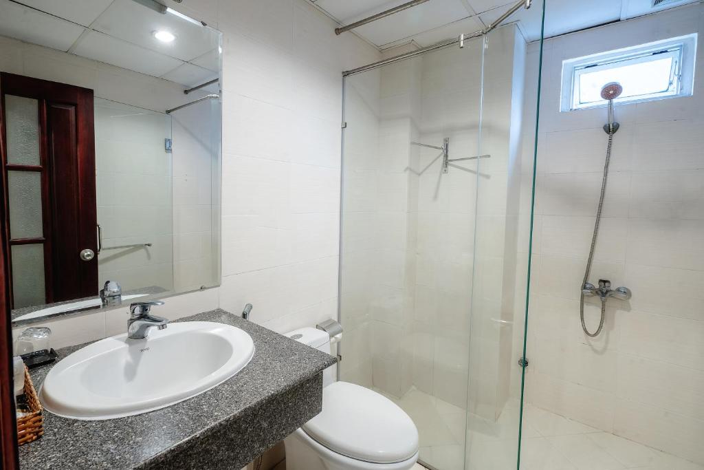 Phòng tắm tại King Hotel