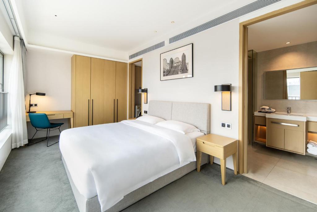 Postel nebo postele na pokoji v ubytování Keypai Hotel