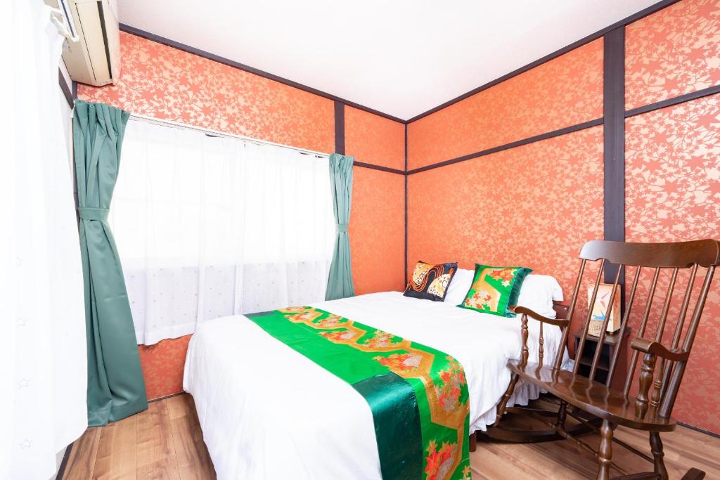 Everyone Gets a Room 6 Private Bedrooms 2 Showers Ikebukuro 3min