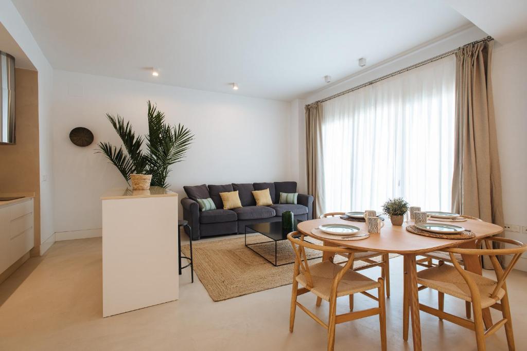 Eva Recommends Castellar Pool & Terrace - 