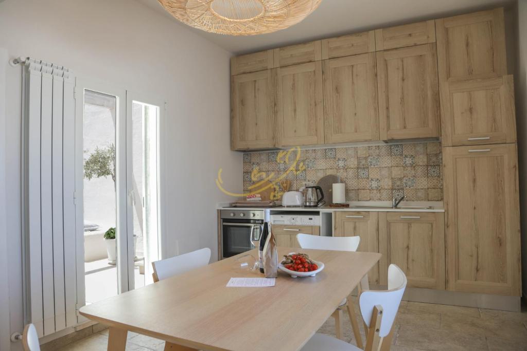 Kuchyňa alebo kuchynka v ubytovaní TD Casa Marevino Seaside Terrace with Panoramic Views
