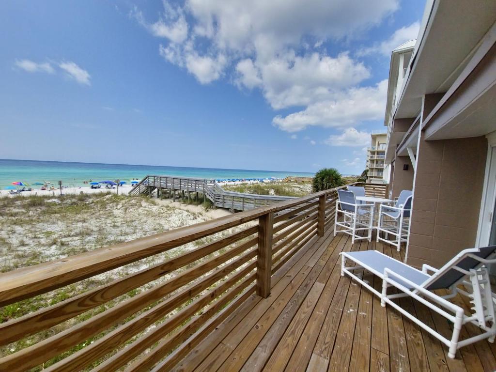 Coconut Beach House A by Brooks and Shorey Resorts villa, Fort Walton