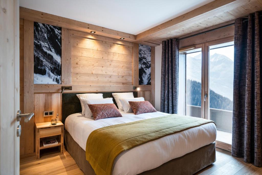 Postel nebo postele na pokoji v ubytování MGM Hôtels & Résidences - Hôtel Alpen Lodge