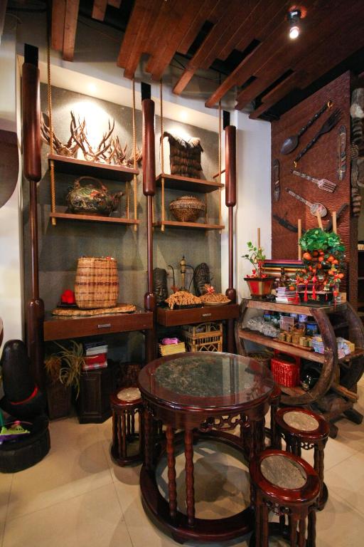 a room with a table and chairs and shelves at Itathao Vacation Hotel in Yuchi