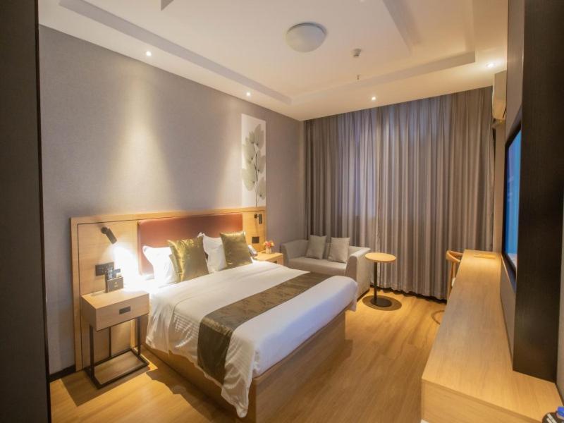 Ліжко або ліжка в номері GreenTree Inn Express Changzhou Caoqiao Industrial Park