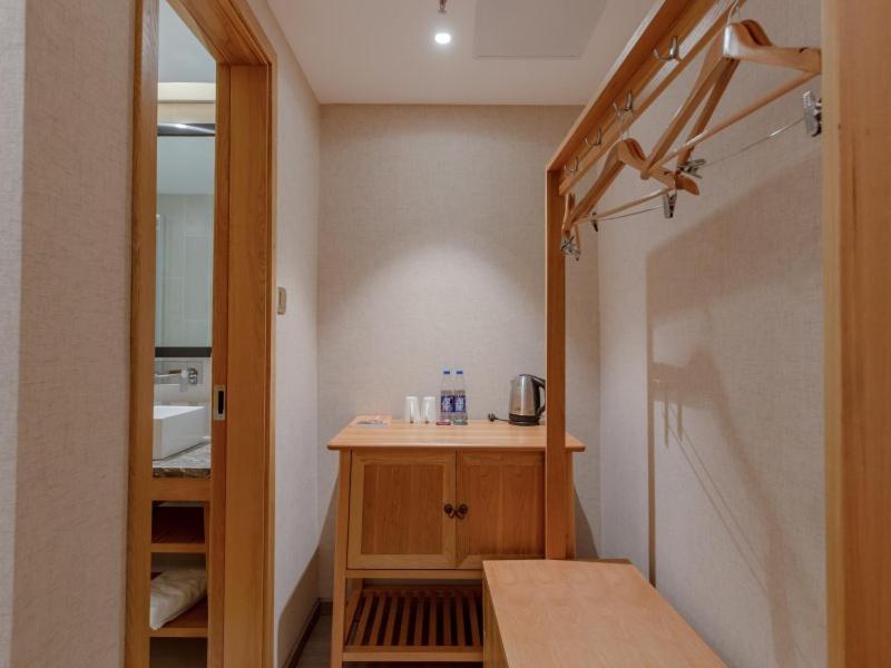 GreenTree Eastern Hotel Jiaxing Haining Leather City Nanguanxiang - Habitación Gemela Oriental Sin Ventana