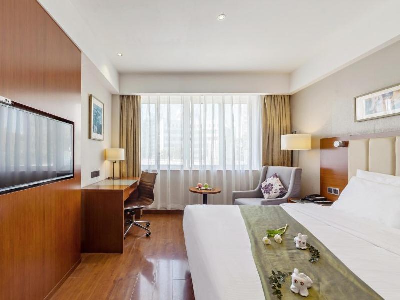 Postel nebo postele na pokoji v ubytování GreenTree Eastern Hotel Fujian Xiamen Railway Station Mingfa Plaza